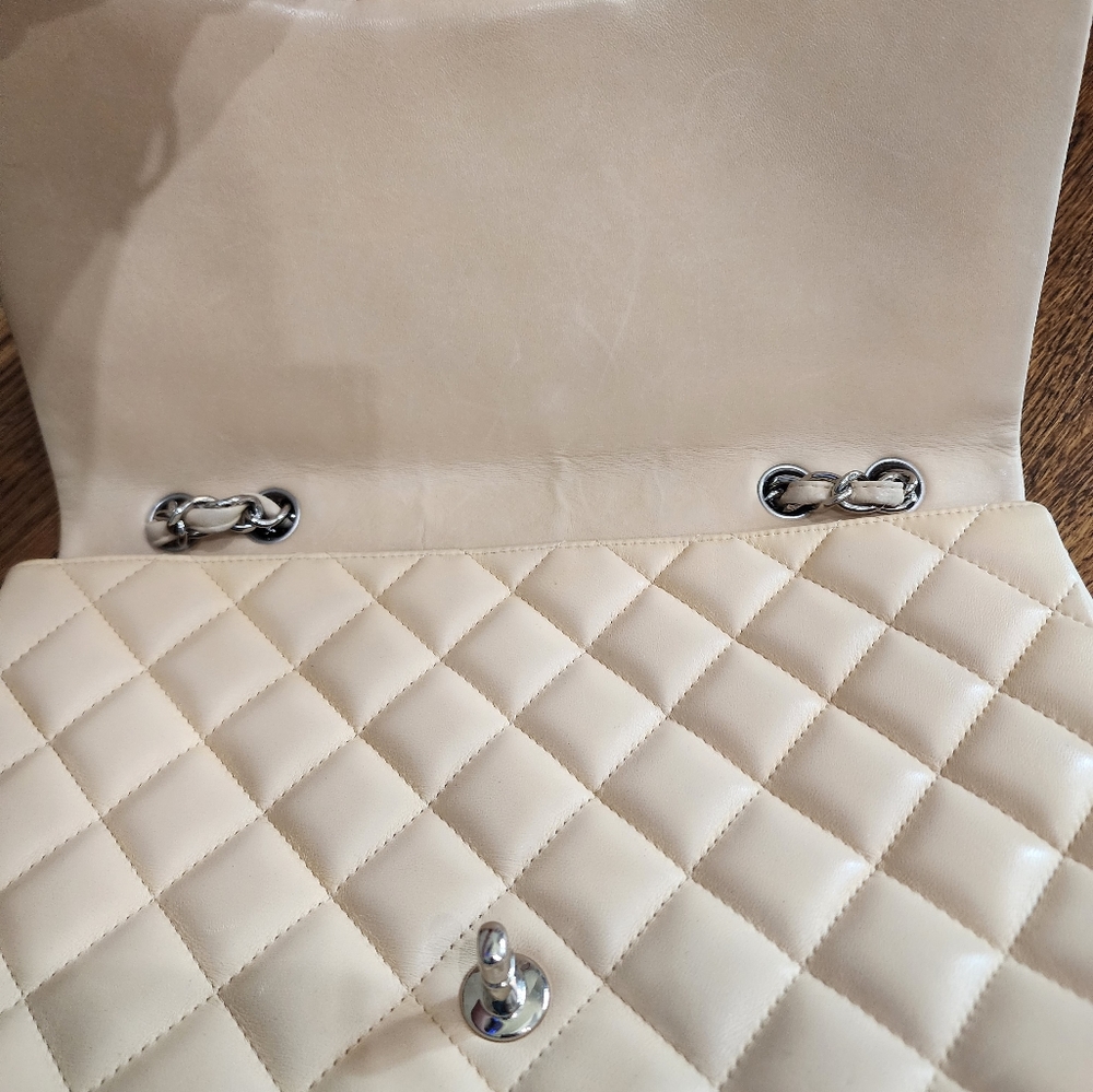 RARE Chanel Cream Lambskin Single Flap - Picture 5 of 13